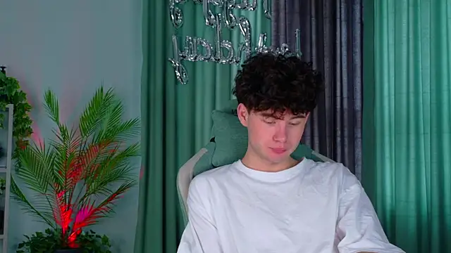 moon_Gloww's Webcam Show
