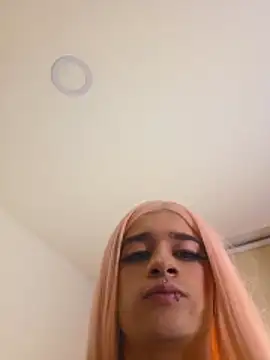 Pokazy przed kamerką – doll_emberr