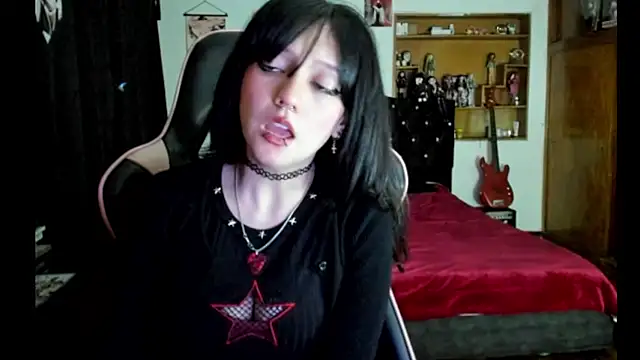 Chat +18 de Maki_Zein_ ao vivo