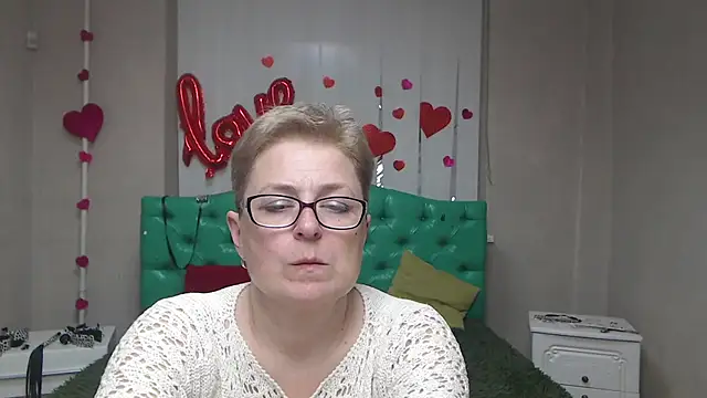 EmiliaGree's Live XXX Chat