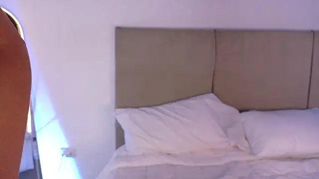 AriaCollin's Live XXX Chat