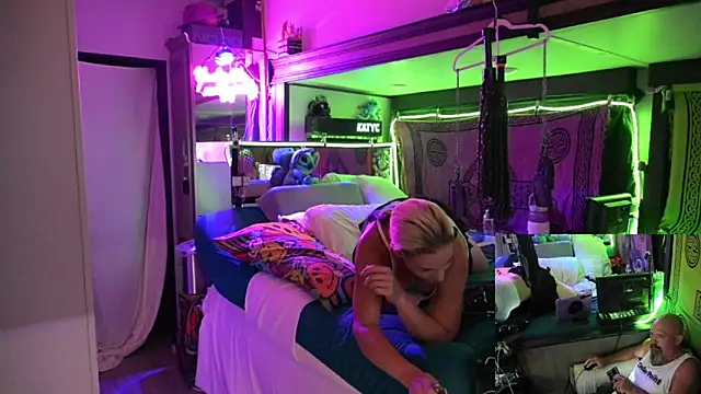 Katycouple69's Live XXX Chat