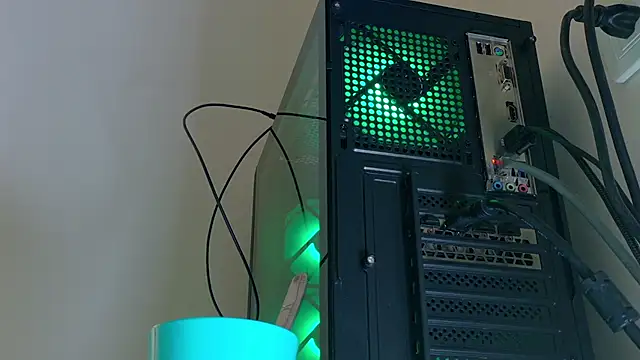 RiriiBrunette__ élő XXX-chatje