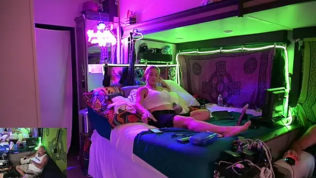 Katycouple69 Show in webcam