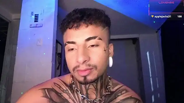 JuanCamiilo_66's Webcam Show
