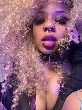 nerdyhotgoth élő XXX-chatje