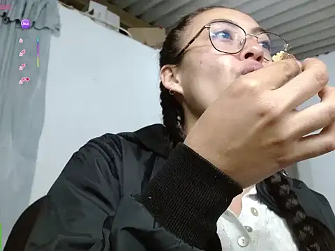 Amitlu_ live XXX chat