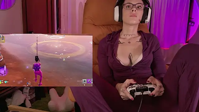 GennaJames Show in webcam
