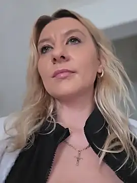 Chat +18 de KaylinJan ao vivo