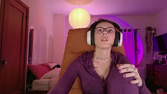 Pokazy przed kamerką – GennaJames