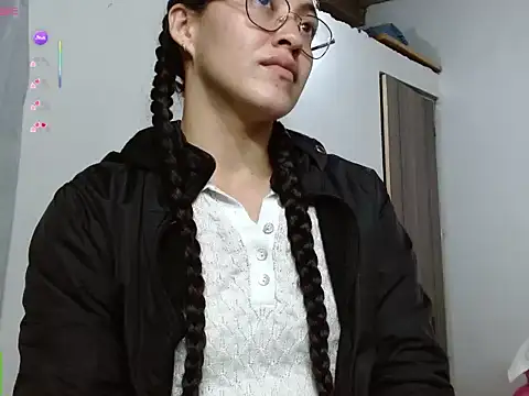 Amitlu_ élő XXX-chatje