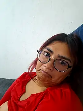 lucyheart_8 Adlı Modelin Canlı XXX Sohbeti