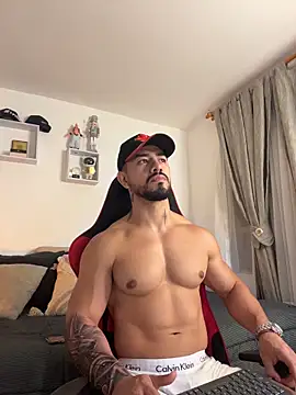 Ezzio_Scolaro Chat XXX live