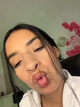 Laura_fernandezIIのライブチャットルーム
