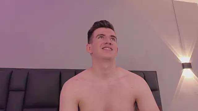 MikaelSlown Live XXX chat