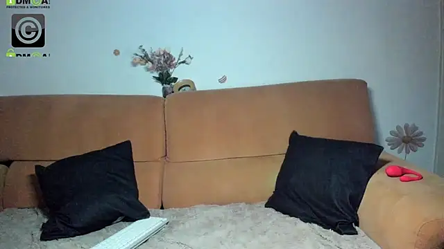 Kittyhumps Adlı Modelin Canlı XXX Sohbeti