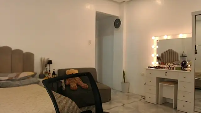 LoveMarieFoxxx 网络视讯表演