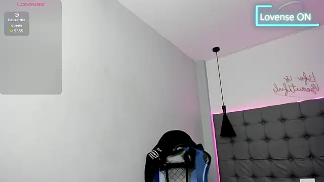 scarletcherry18 Adlı Modelin Canlı XXX Sohbeti