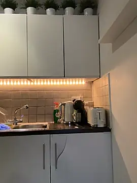 Michel_huge Adlı Modelin Canlı XXX Sohbeti