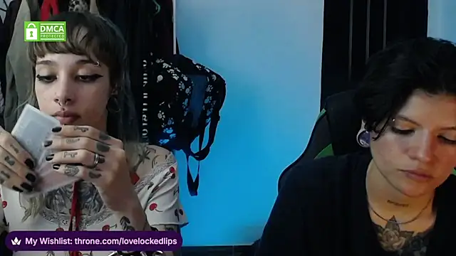 lovelockedlips Pertunjukan Webcam