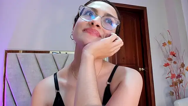 AndraCyruss' Live XXX Chat