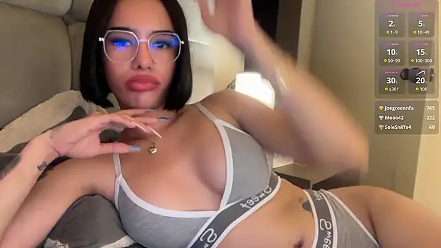 youngstunnagirl 网络视讯表演