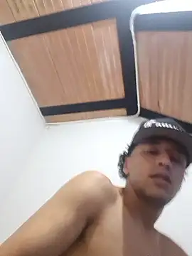 Santi2323xxX Webcam-Show