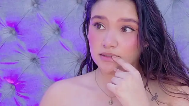 แชท XXX สดของ LiiaBloom