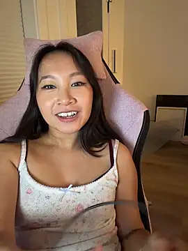 petiteTai Show in webcam