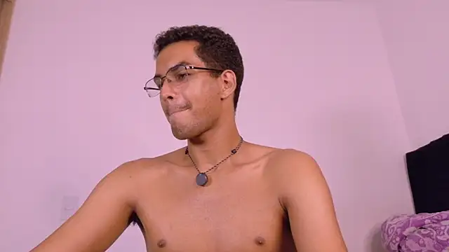 Pikashu7u7: διαδικτυακό σόου στην κάμερα