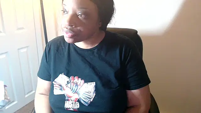 Chat +18 de Sexymona1218 ao vivo