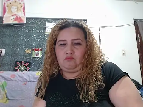 Perla1981--'s Live XXX Chat