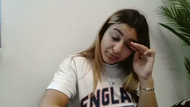 NicolePlay's Live XXX Chat