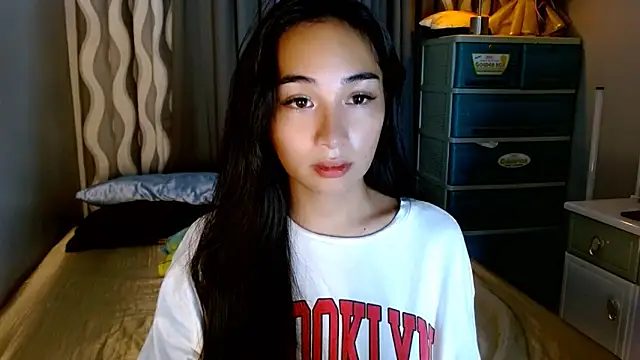 دردشة SweetLilly_18 الجنسية المباشرة