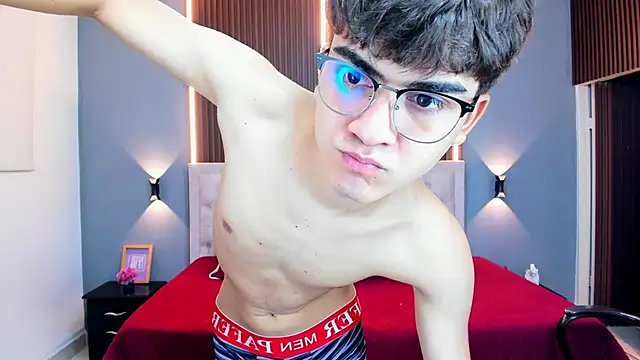 Tommy18__ live XXX chat