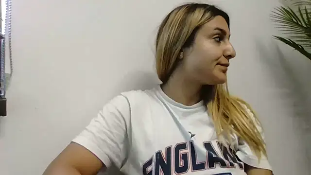 NicolePlay Chat XXX live