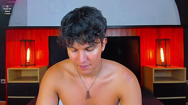 Leo_Savage_ Adlı Modelin Canlı XXX Sohbeti