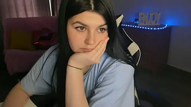 Chatroom XXX en direct de KisaModel