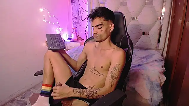 Show modela Liam_bedoya na web-kameri