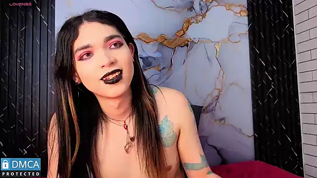 MaeveKuro's Webcam Show