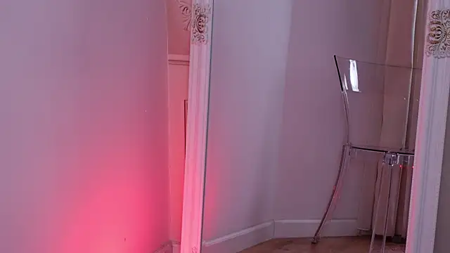 LucyAddison Live chatroom