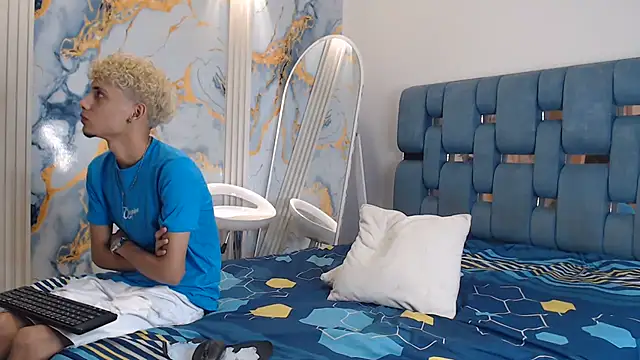 Show de YOUNG_BOYS_HELL na webcam