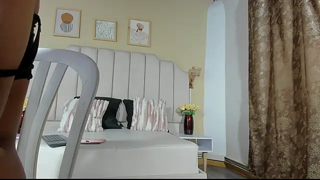 Sara_Hanks Show Webcam