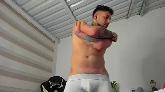 AaronHardi webkamerás műsora