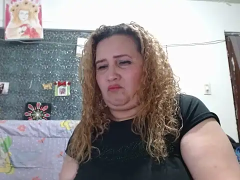 Perla1981--'s Live XXX Chat