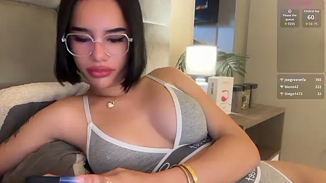 youngstunnagirl's Live XXX Chat