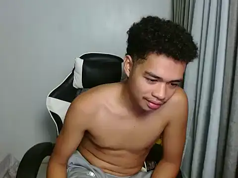 Show de curlyasian_njxx na webcam