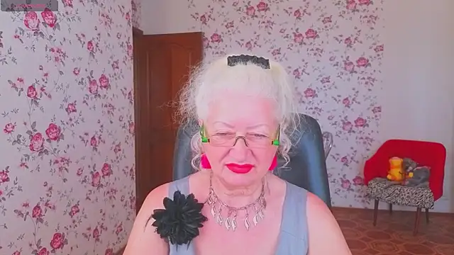 Chat +18 de Maya_Mayflower ao vivo