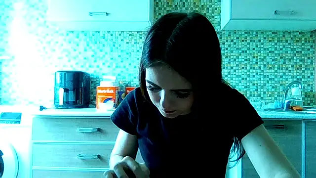 KikiAminon Webbikameraesitys
