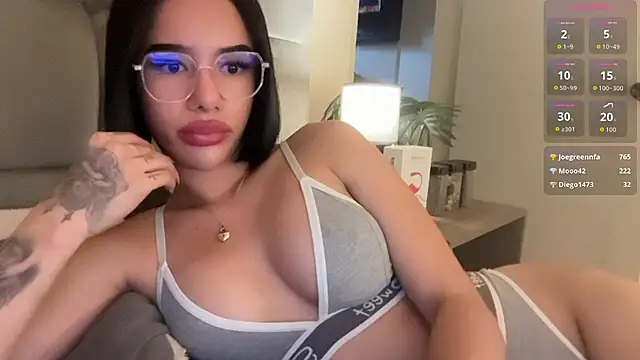 youngstunnagirl's Webcam Show